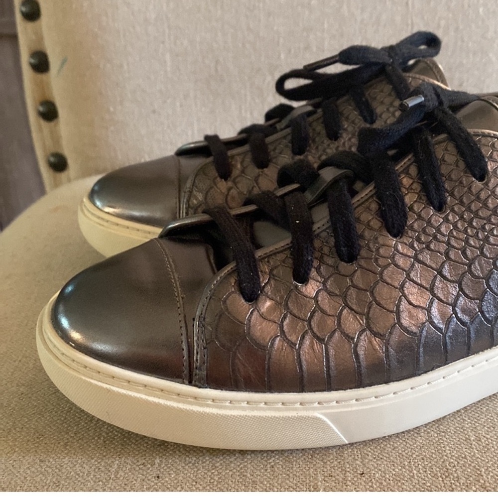 Sleek Silver and Black Sneakers with Textured Upper - Picture 2 of 6